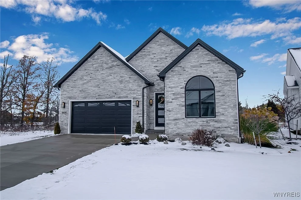 Unit for sale at 5419 Alderbrook Lane, Clarence, NY 14031