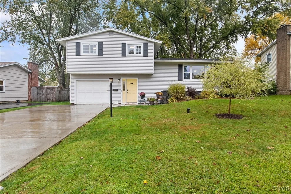 Unit for sale at 6 Quail Path, Clay, NY 13090