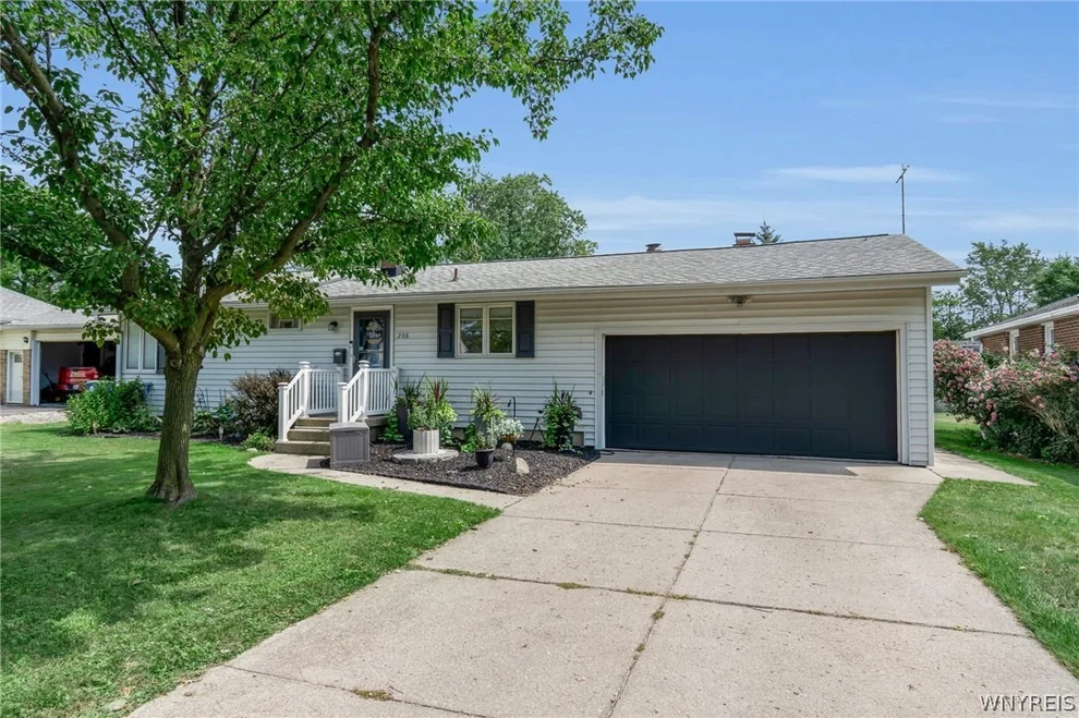 Unit for sale at 208 Royal Parkway W, Amherst, NY 14221