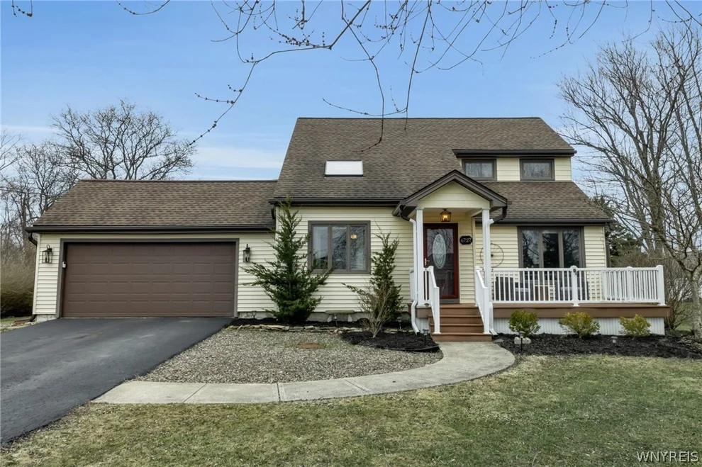 Unit for sale at 6727 Campbell Boulevard, Pendleton, NY 14094