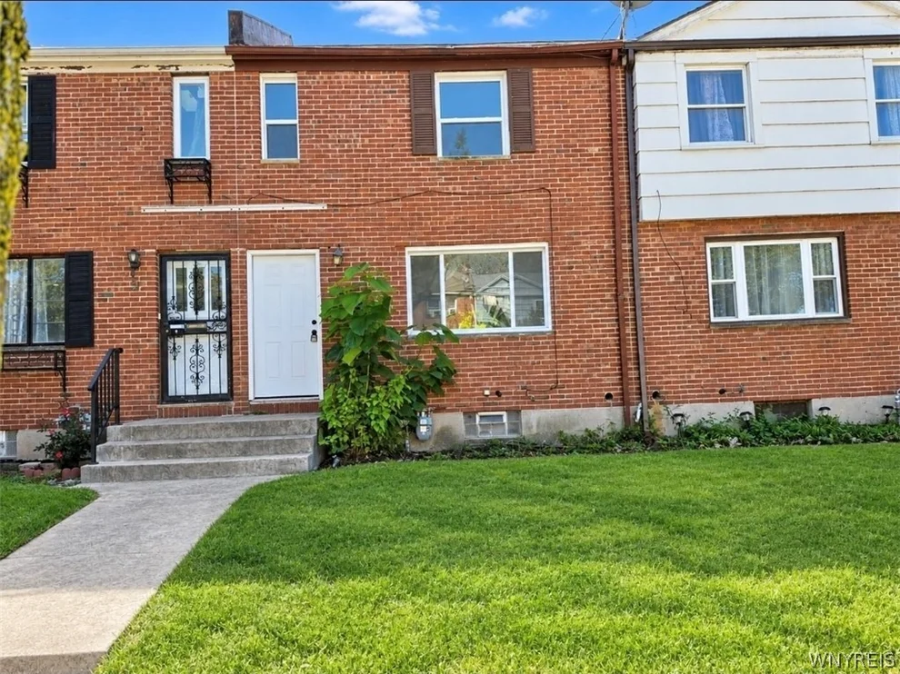Unit for sale at 7 Bennett Village, Buffalo, NY 14214