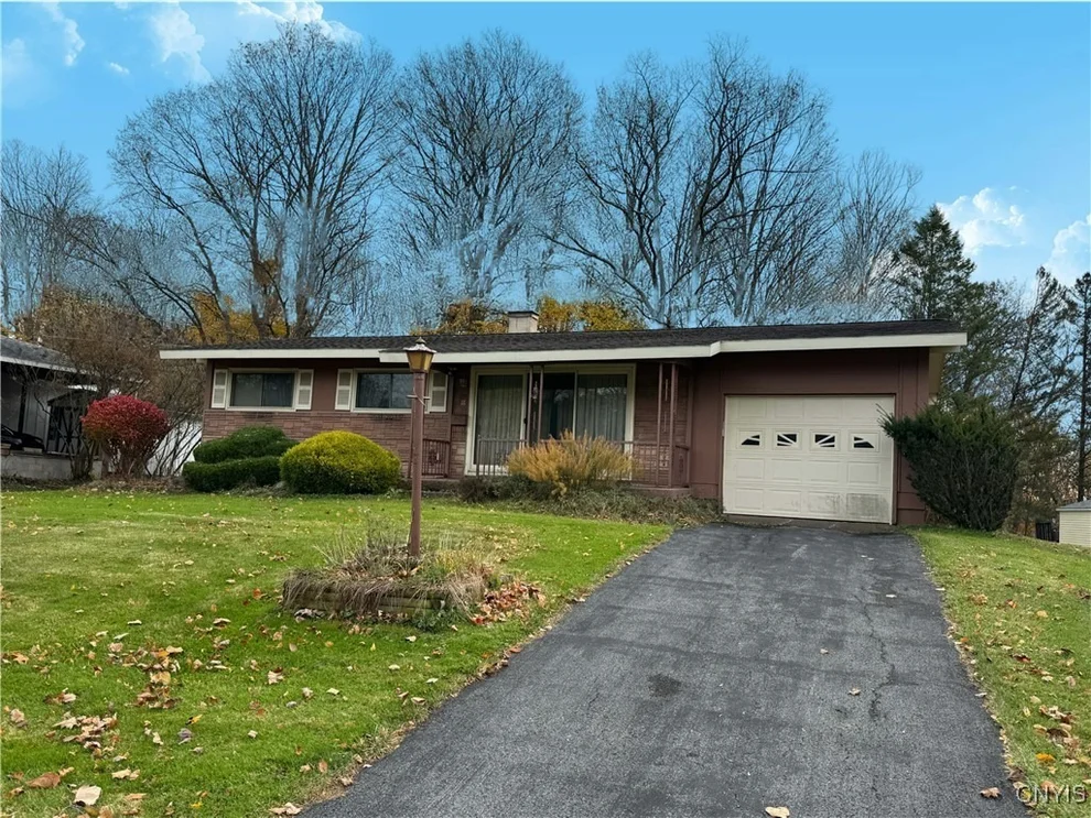 Unit for sale at 18 Cedarbrook Crescent, Whitestown, NY 13492