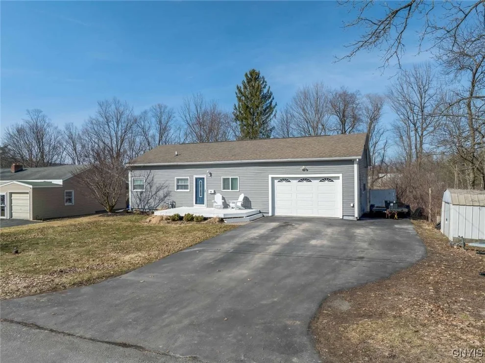 Unit for sale at 115 Pembrook Drive, Onondaga, NY 13205