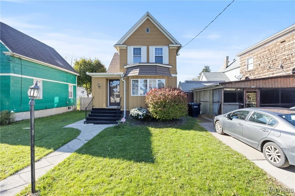 Unit for sale at 552 29th Street, Niagara Falls, NY 14301