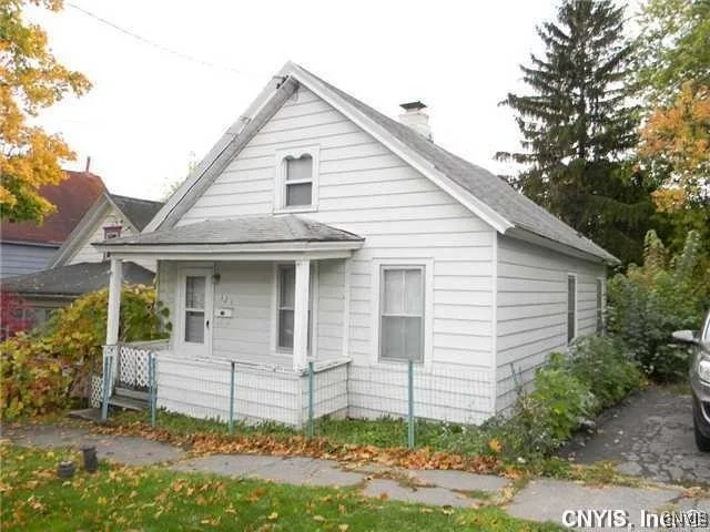 Unit for sale at 321 Greenway Avenue, Syracuse, NY 13206