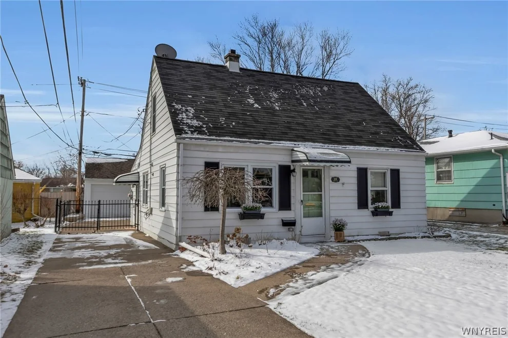 Unit for sale at 16 Woodcrest Drive, Amherst, NY 14226
