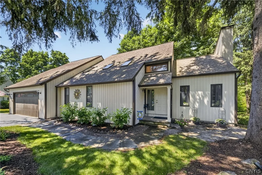 Unit for sale at 6310 Yulewood Circle, Cicero, NY 13039