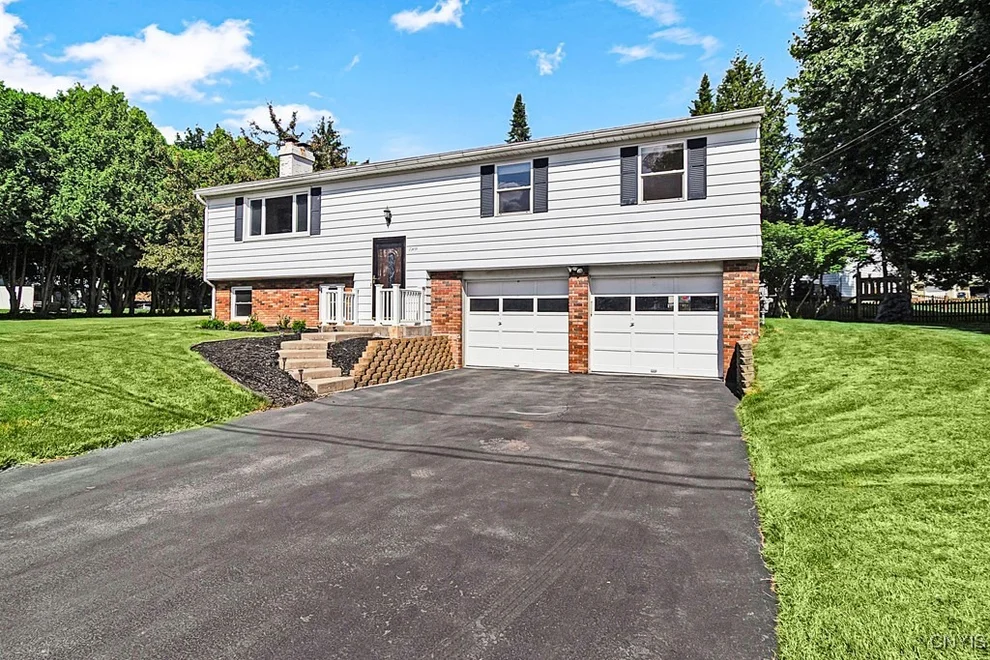 Unit for sale at 2 Upper Woods CIR, New Hartford, NY 13413