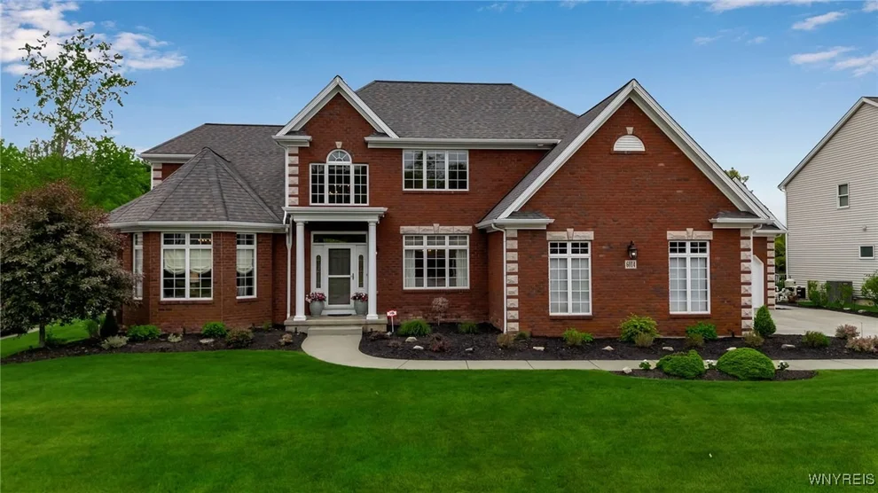 Unit for sale at 6014 Wexford Manor, Clarence, NY 14032