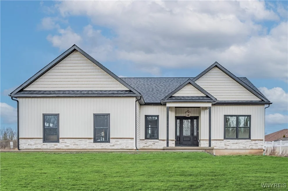 Unit for sale at 5982 Southwood Drive, Lockport Town, NY 14094