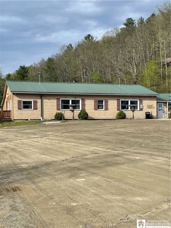 Unit for sale at 11055 W Perimeter Road, South Valley, NY 14738