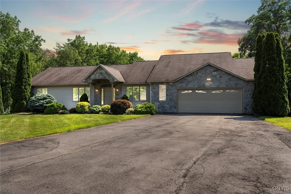 Unit for sale at 6924 Todd Way, Salina, NY 13088