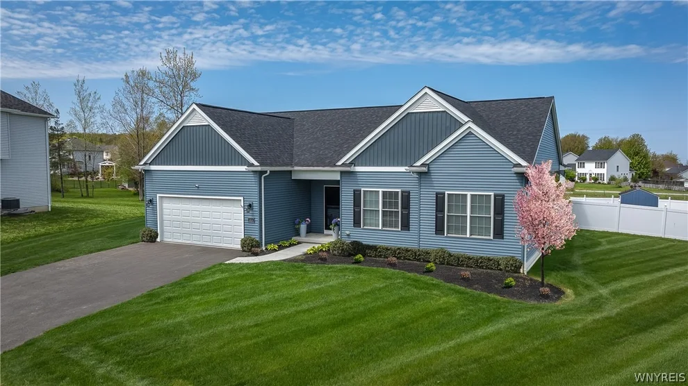 Unit for sale at 117 Sandywood Circle, Grand Island, NY 14072