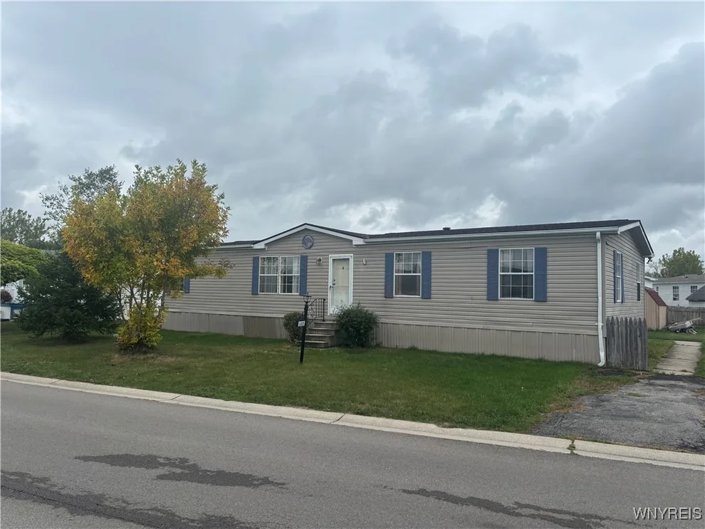 Unit for sale at 1355 Fernwood Drive, Lockport Town, NY 14094