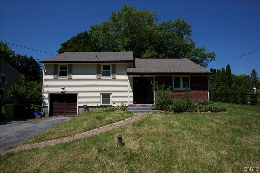 Unit for sale at 111 Pembrook Drive, Manlius, NY 13066