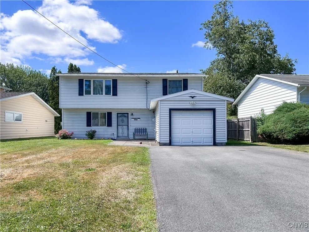 Unit for sale at 6463 Wembridge Drive, DeWitt, NY 13057