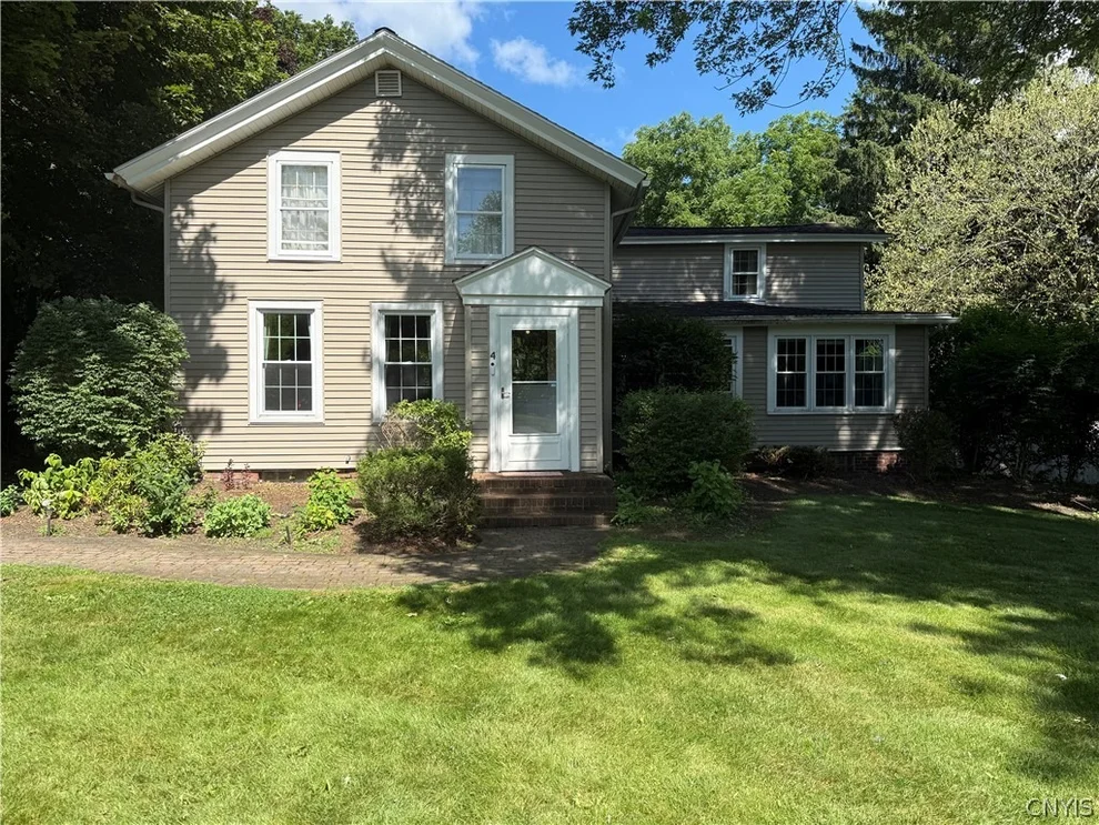 Unit for sale at 4 Lynacres Boulevard, DeWitt, NY 13066