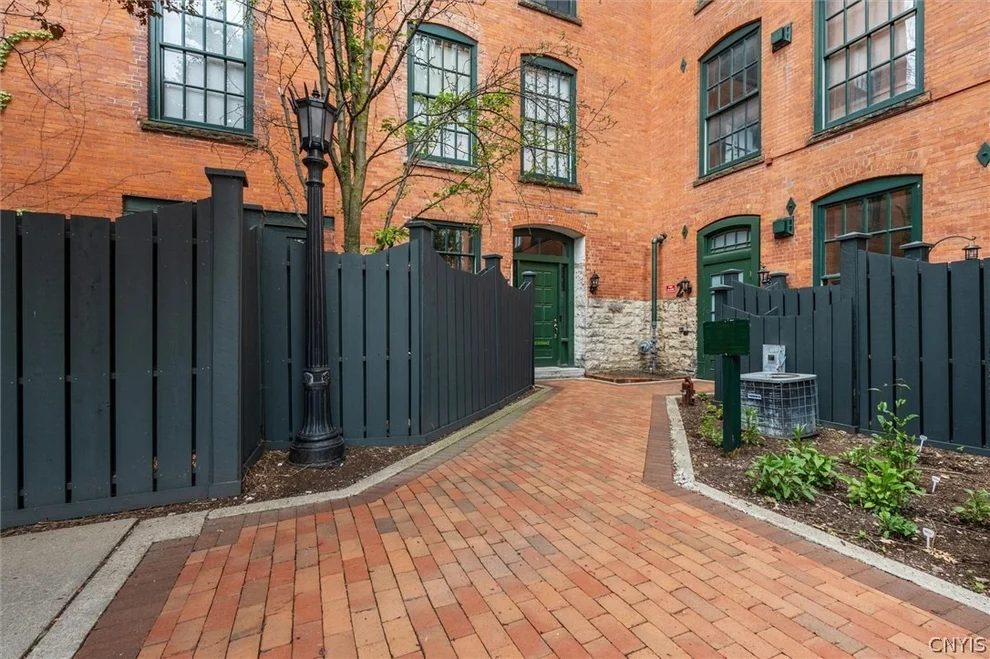 Unit for sale at 429 N Franklin Street, Syracuse, NY 13204