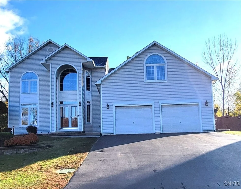 Unit for sale at 7276 Moss Creek Circle, Salina, NY 13090