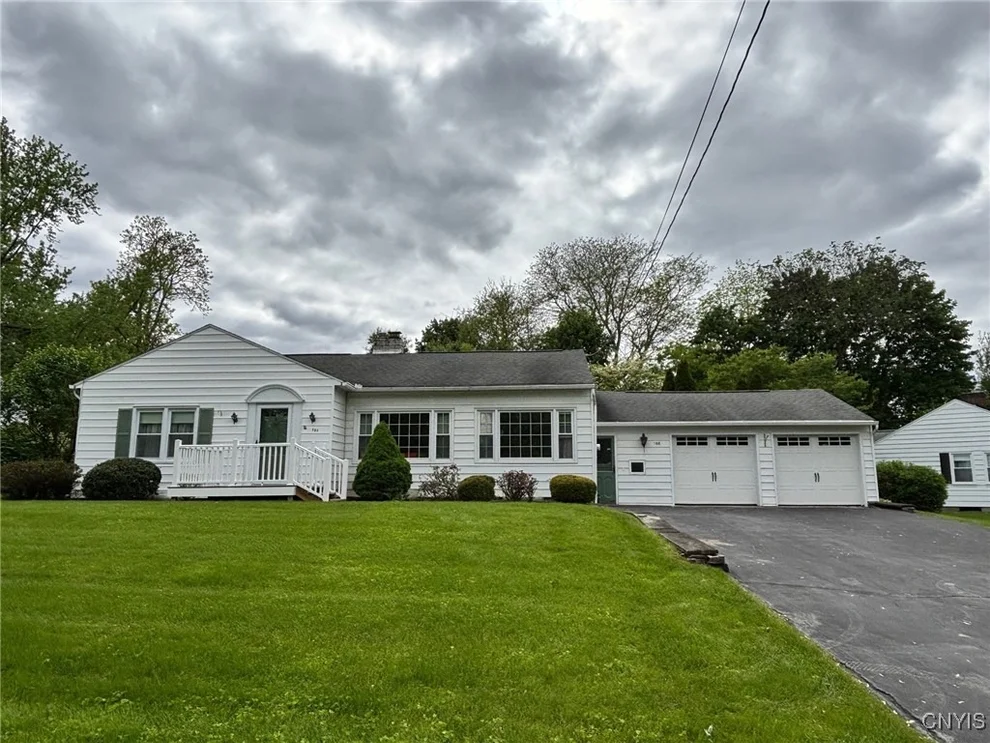 Unit for sale at 106 Euclid Drive, Manlius, NY 13066