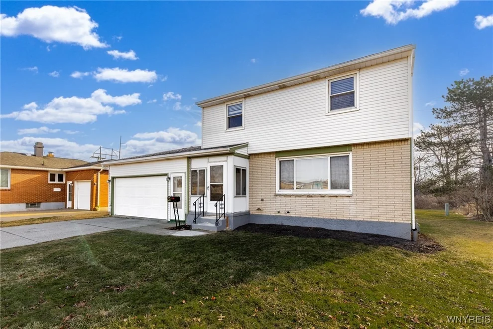 Unit for sale at 3 Cardy Lane, Cheektowaga, NY 14043