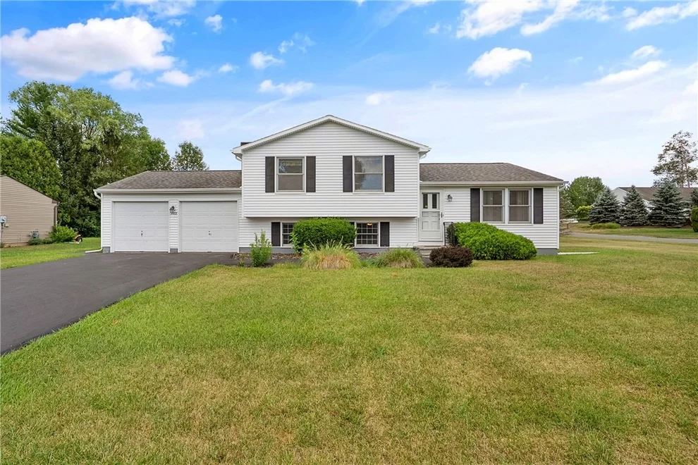 Unit for sale at 9472 Bygone Drive, Cicero, NY 13029