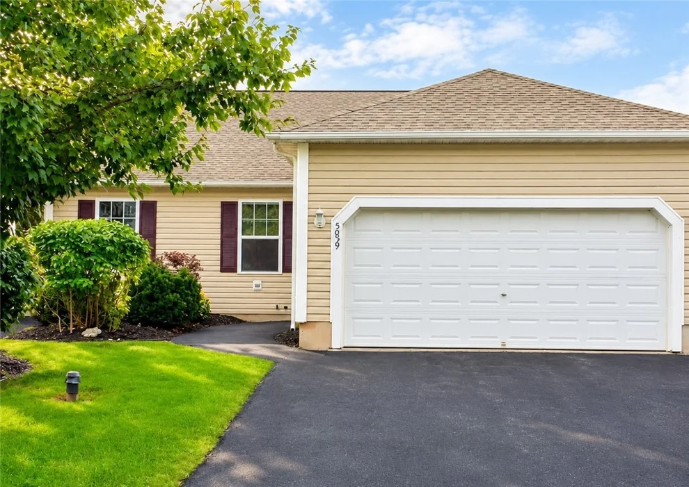 Unit for sale at 5059 Betsy Ross Way, Salina, NY 13088