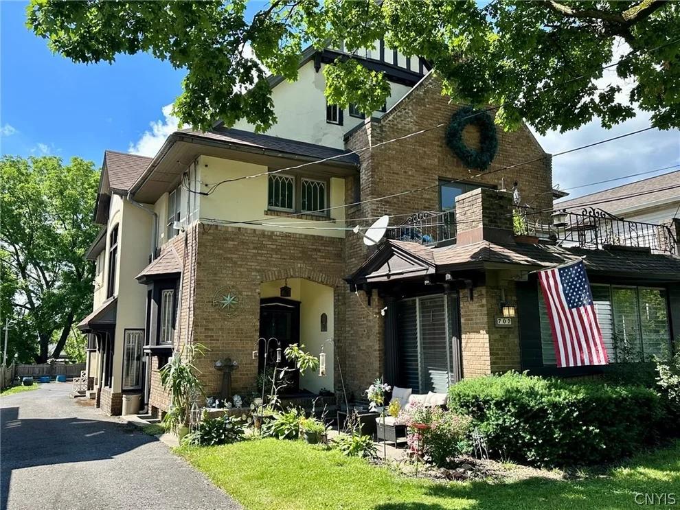Unit for sale at 707 Danforth Street, Syracuse, NY 13208
