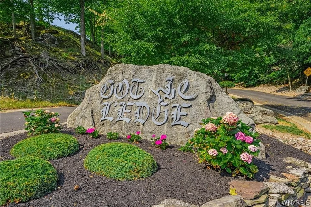 Unit for sale at 17 Gothic Ledge, Lockport Town, NY 14094