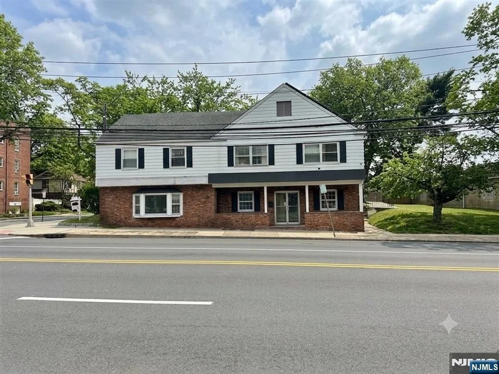 Unit for sale at 961 Teaneck, Teaneck, NJ 07666
