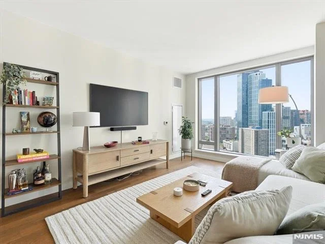 Unit for sale at 99 Hudson, Jersey City, NJ 07302