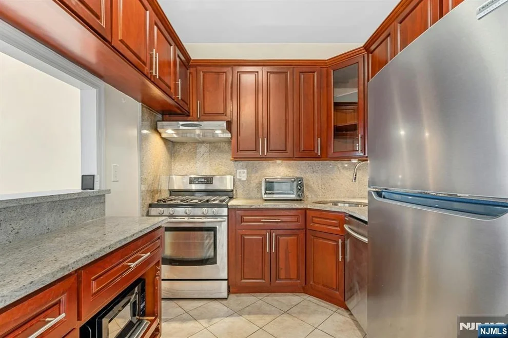 Unit for sale at 2000 Linwood, Fort Lee, NJ 07024