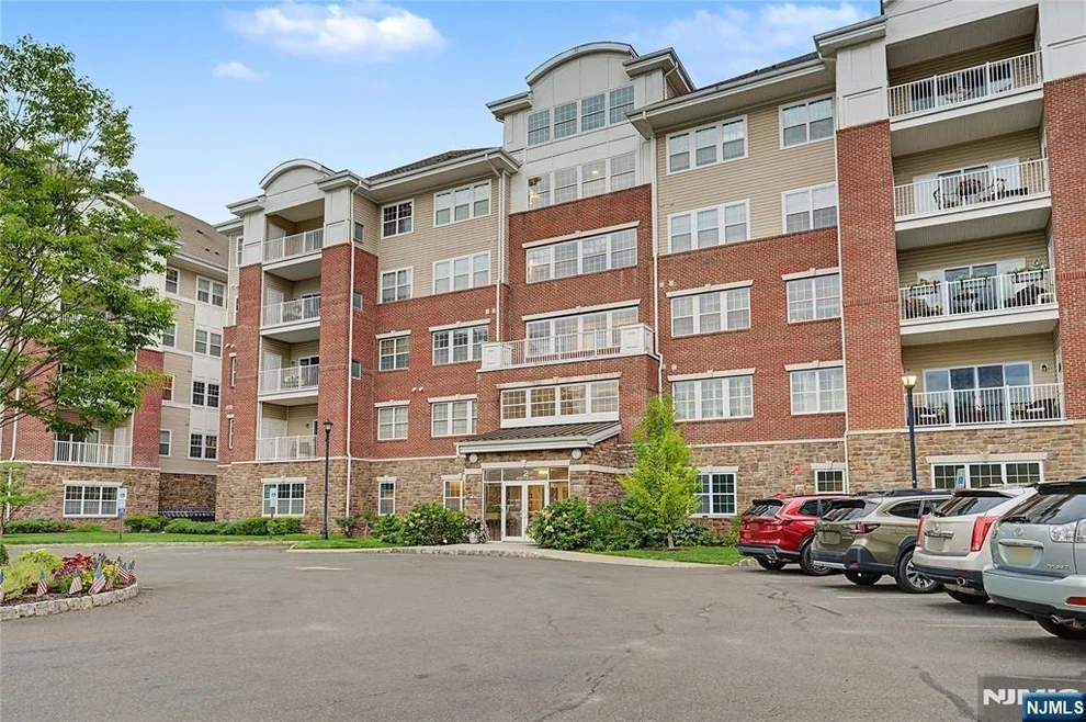 Unit for sale at 2116 Warrens, Wanaque, NJ 07465