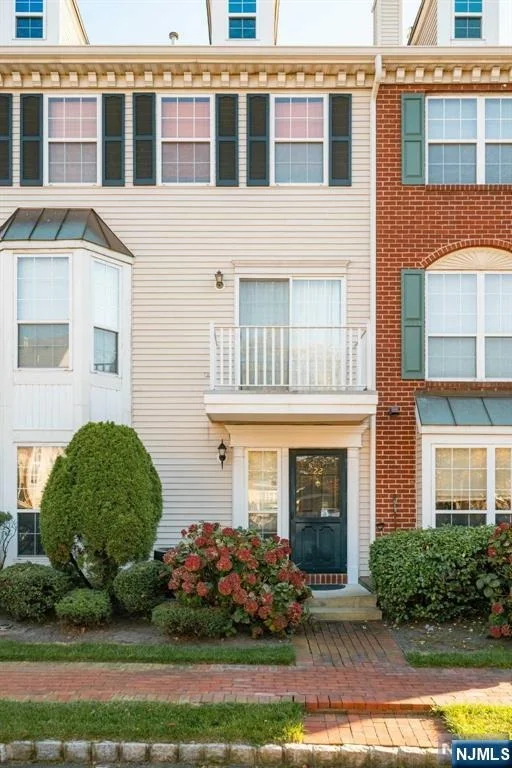 Unit for sale at 22 Redwood, Jersey City, NJ 07305