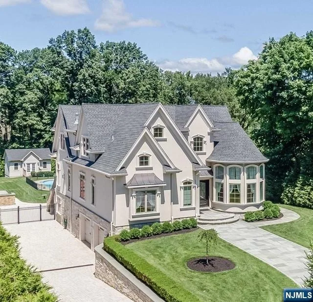 Unit for sale at 63 Grandview, North Caldwell, NJ 07006