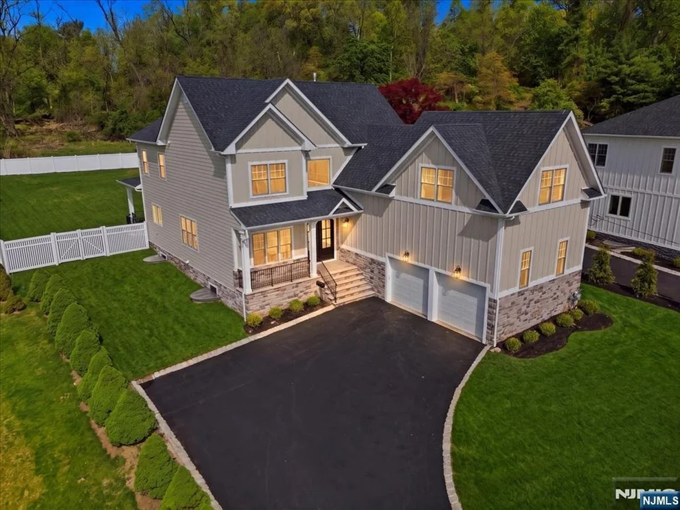 Unit for sale at 76 Hillside, Livingston, NJ 07039