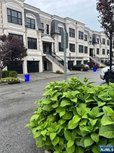 Unit for sale at 14 Marquis, Edgewater, NJ 07020