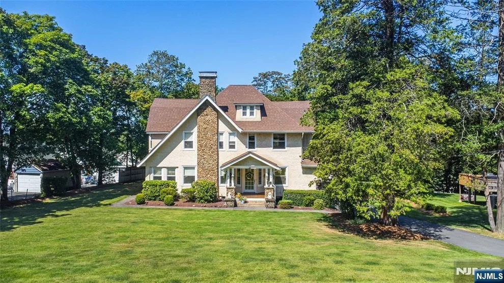 Unit for sale at 11 Hillcrest, West Caldwell, NJ 07006