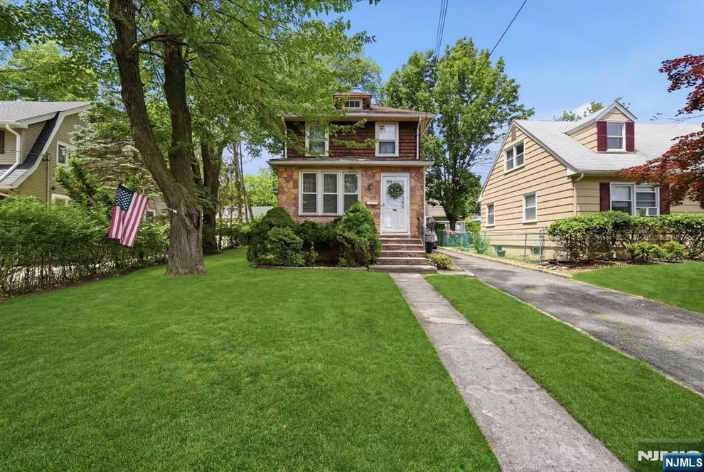 Unit for sale at 112 Grove, Verona, NJ 07044