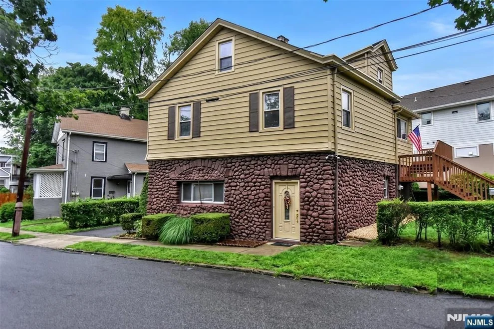 Unit for sale at 7 Lafayette, Waldwick, NJ 07463