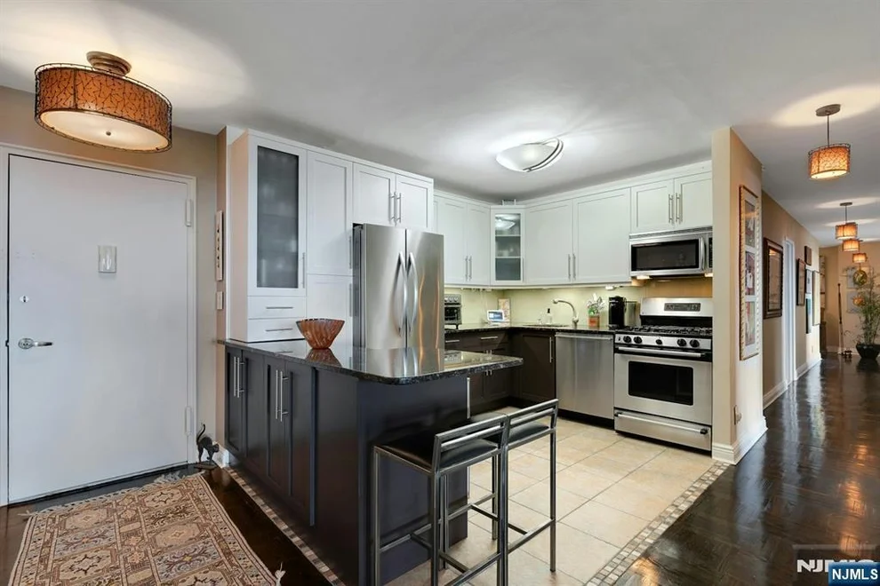 Unit for sale at 2000 Linwood, Fort Lee, NJ 07024
