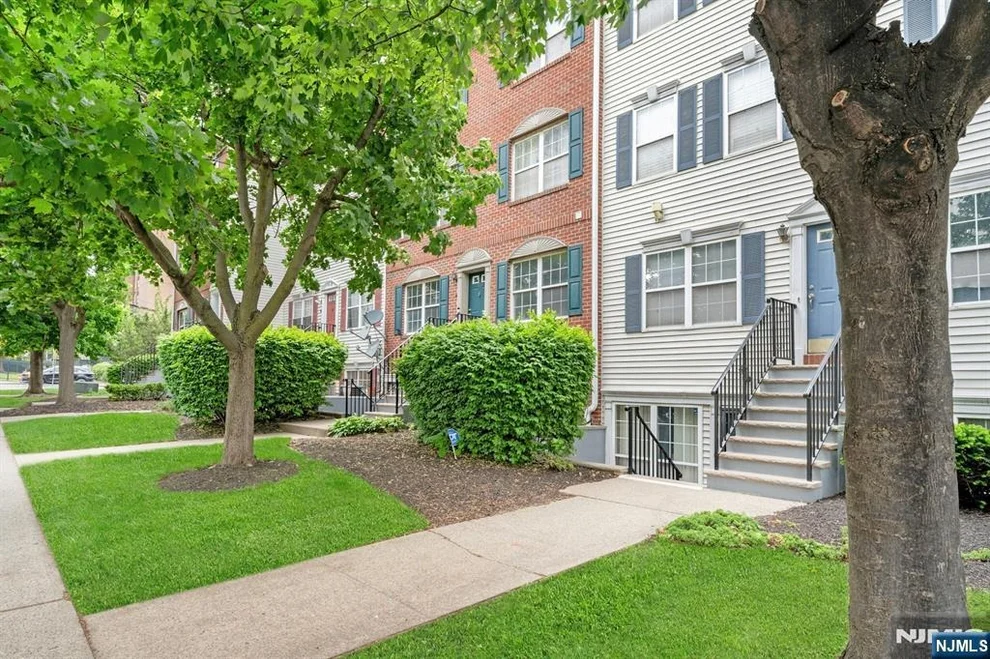 Unit for sale at 151 W Market, Newark, NJ 07103