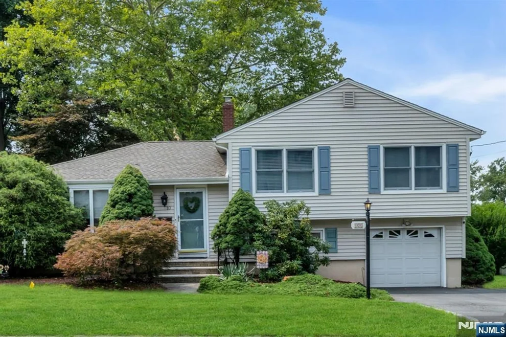Unit for sale at 10 Overlook, Emerson, NJ 07630
