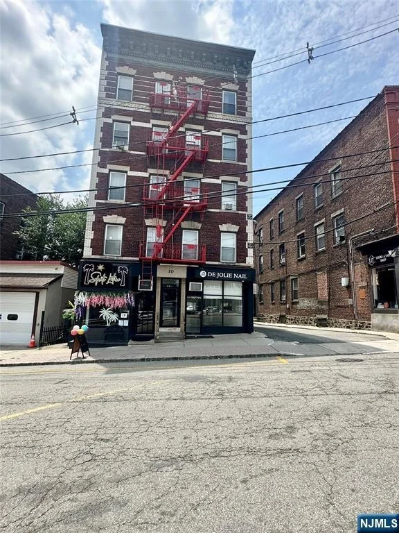 Unit for sale at 10 Hilliard, Edgewater, NJ 07020