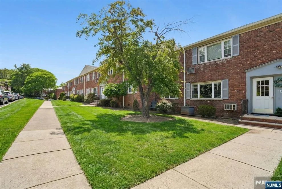 Unit for sale at 18 Wedgewood, Verona, NJ 07044