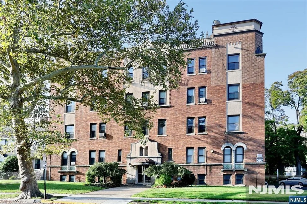 303 Hamilton Place