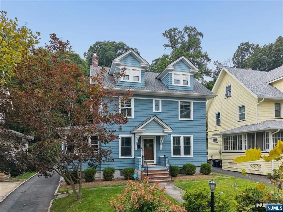 Unit for sale at 118 Essex, Glen Ridge, NJ 07028