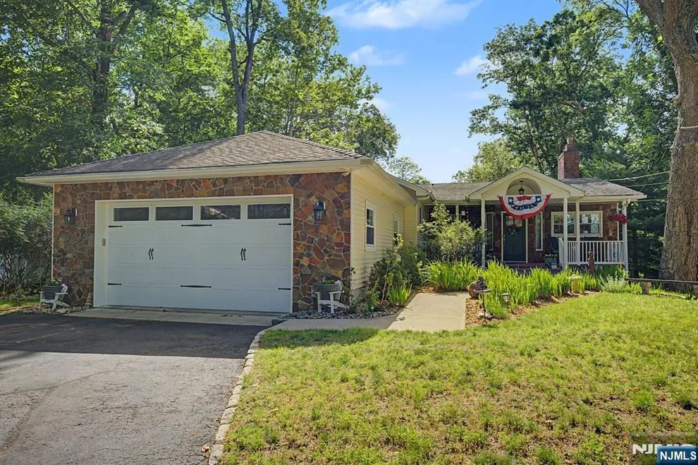 Unit for sale at 29 Minnehaha, Oakland, NJ 07436