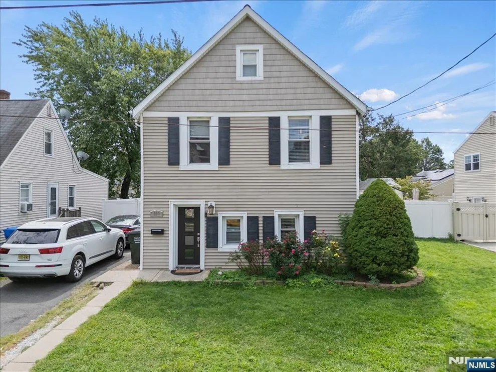 Unit for sale at 199 Grove, Woodbridge, NJ 07095
