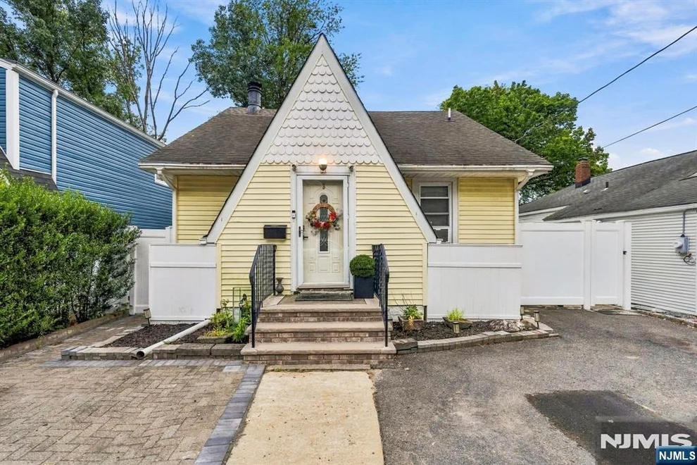Unit for sale at 3 Seminole, Dumont, NJ 07628